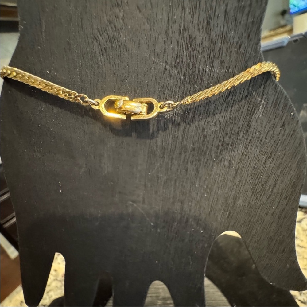 Dior Elegant Gold Chain Bracelet with CD Clasp - Picture 6 of 8